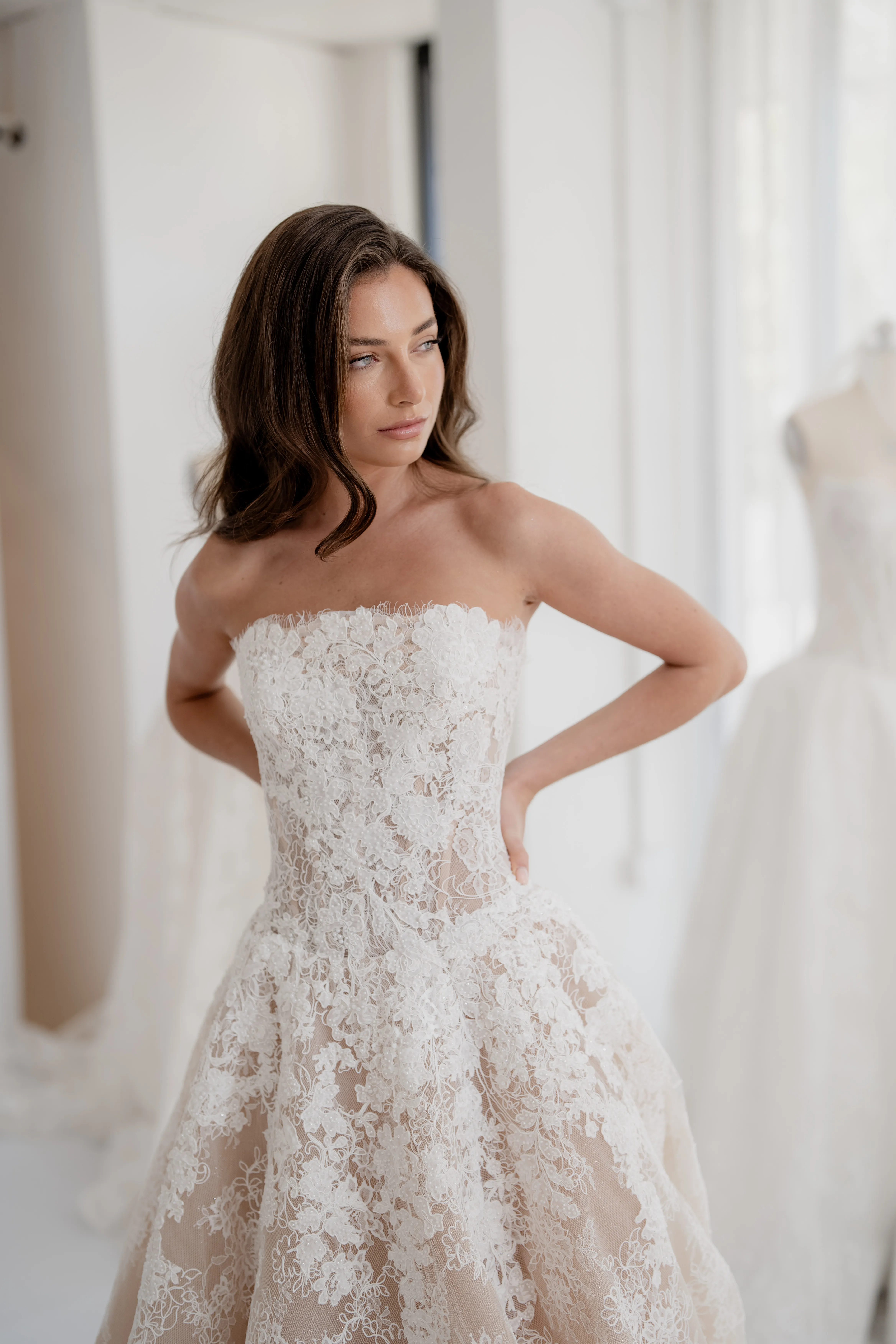 Aurelia lace ball gown with a sculpted strapless corset, thumbnail 2