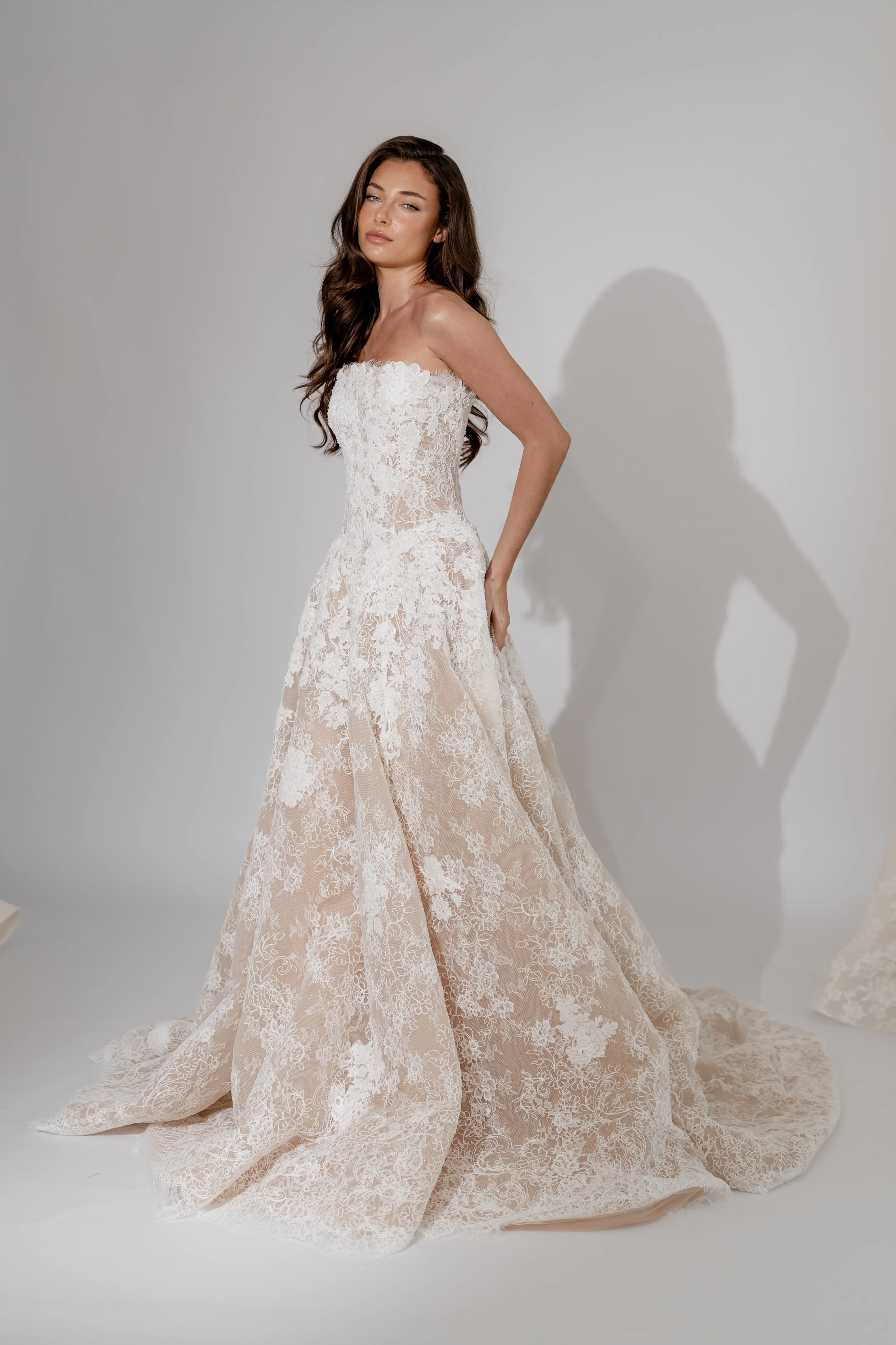 Aurelia lace ball gown with a sculpted strapless corset, thumbnail 4