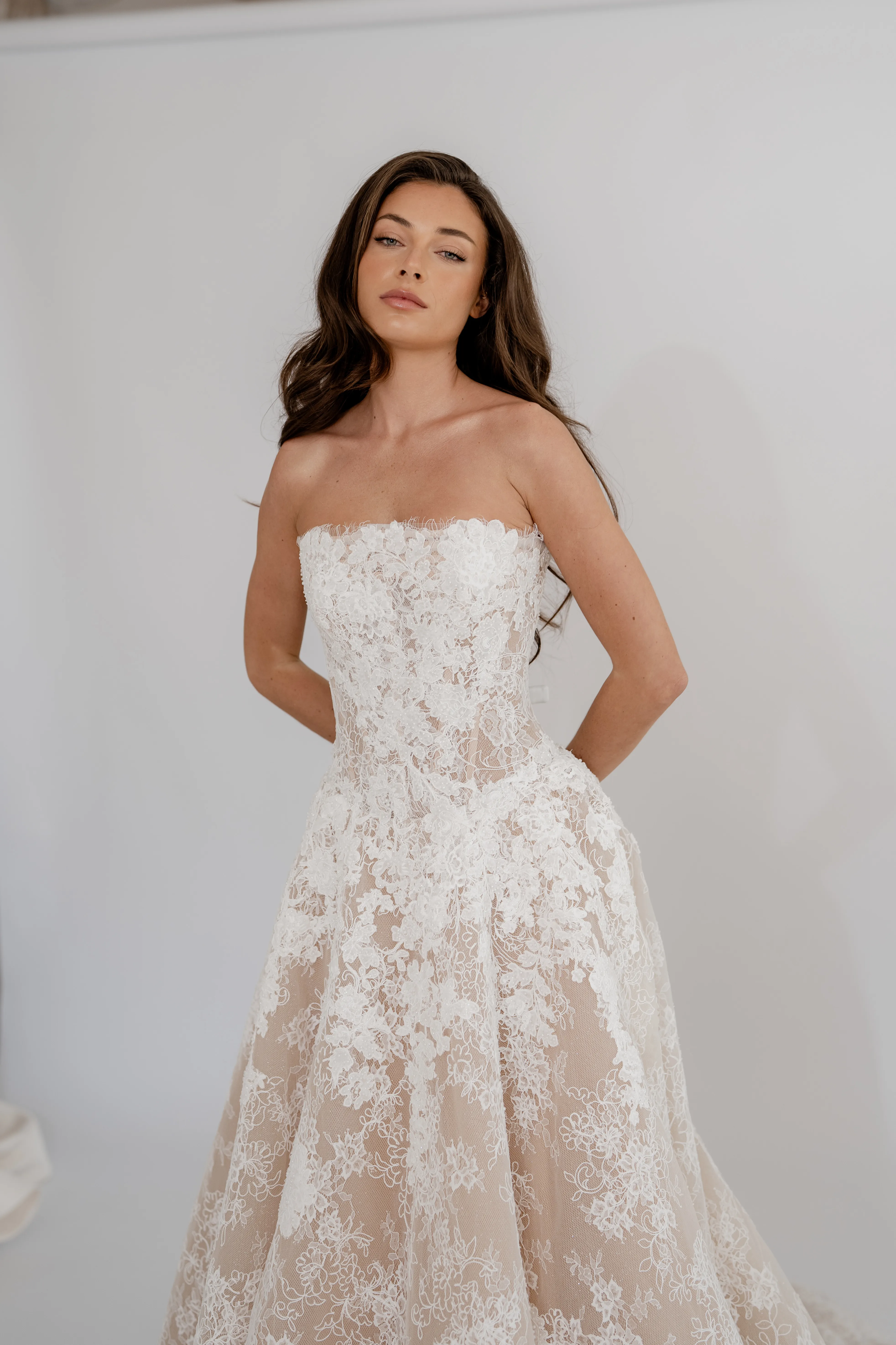 Aurelia lace ball gown with a sculpted strapless corset, thumbnail 5