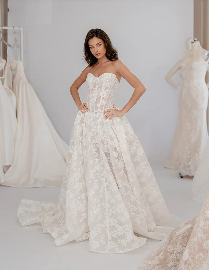 Elara champagne lace wedding dress with an elongated corset, thumbnail 2